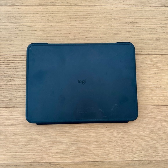 Logitech Combo Touch iPad Keyboard Case - Graphite - Picture 3 of 5